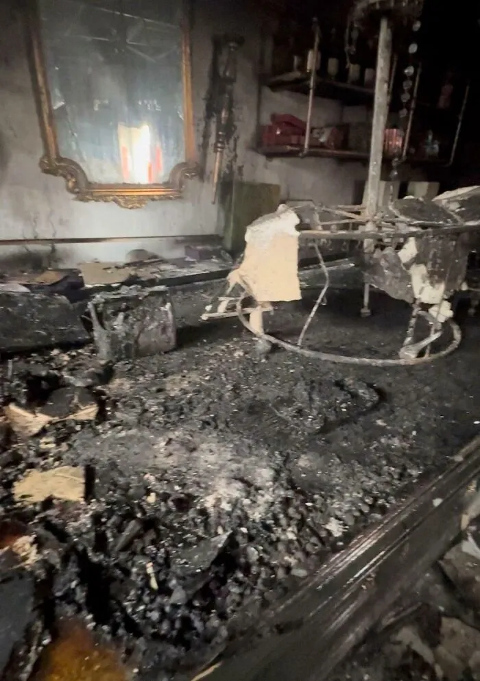 Nuestro hardware de m*erda se incendió por la noche y destruyó la tienda