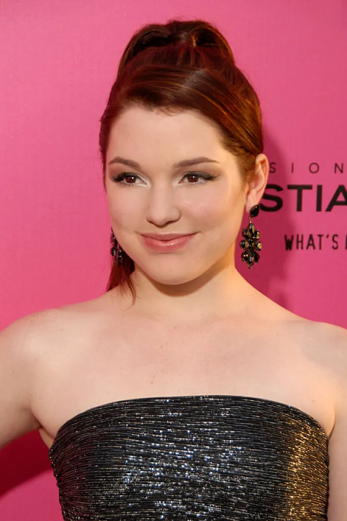 Actress Jennifer Stone, 33
