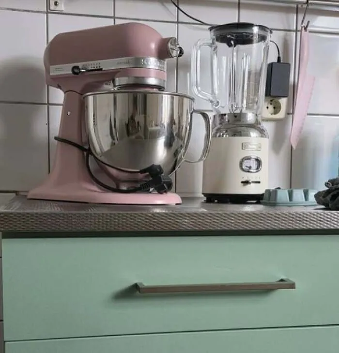 I Was Finally Allowed To Pick A Colour For The Kitchen And My GF Now Thinks It Clashes With Her KitchenAid