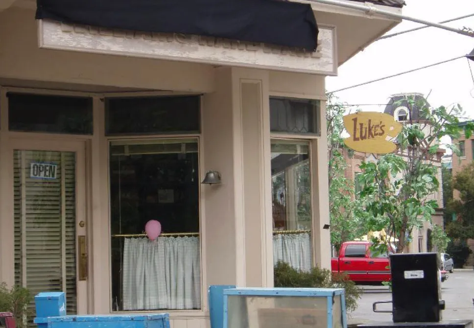 Exterior of Luke’s Diner, a fictional location appearing in Friends, with a visible open sign and outdoor seating area.