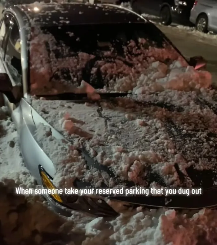 26 Funny Pics Of “Parking Lot Snow Wars”