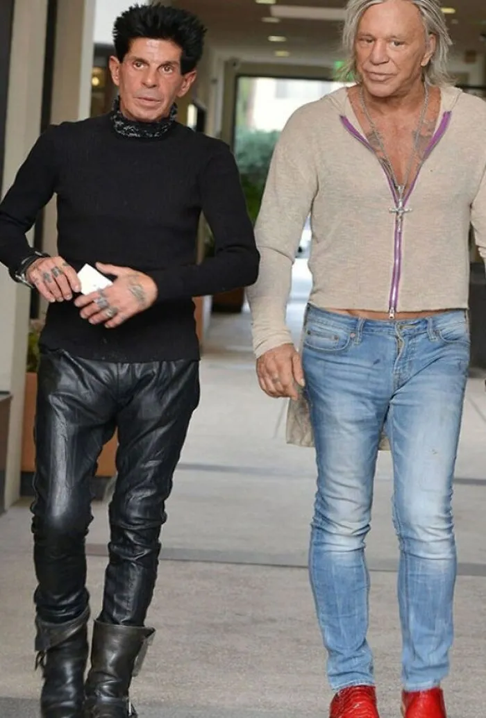 Esta foto de Mickey Rourke parece indicar que se están preparando para una película de Zoolander fuera de lo común.