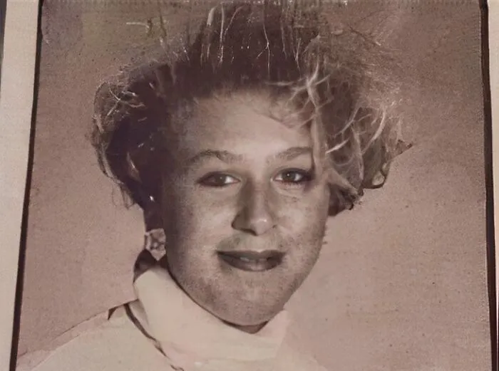 Woman with a tragic hair accident, showcasing a messy and uneven hairstyle after a hairstylist mistake.