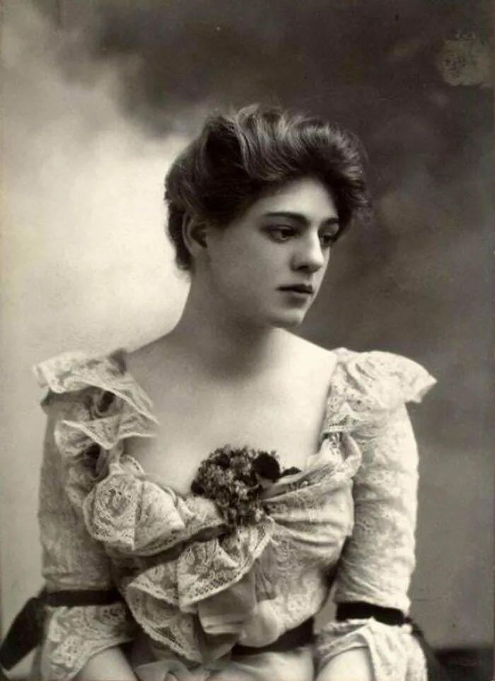 Theater/Film Actress Ethel Barrymore, Grand Aunt Of Drew Berrymore, Circa 1890s