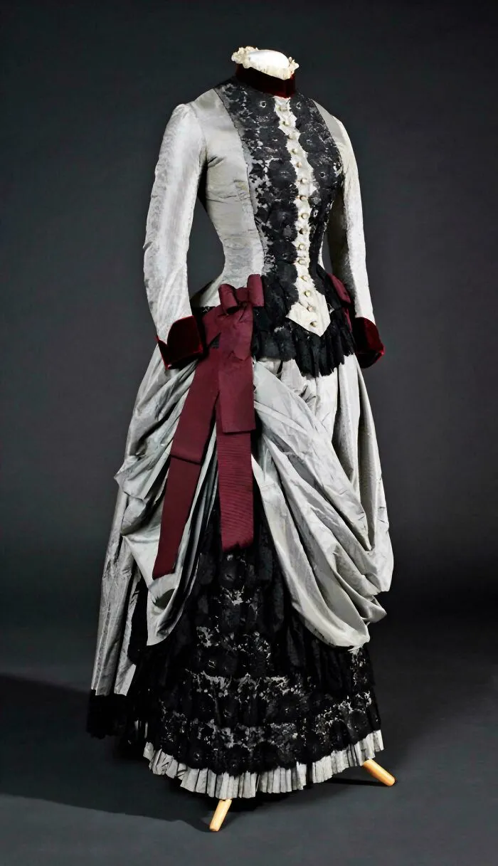 Women's Dress, Mechanical Lace Ribbons, Velvet, Silk Taffeta And Velvet, Silk Ribbed Ribbon, Mechanical Lace. Barcelona Design Museum, 1885