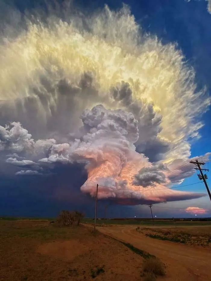 Photo Of A Thunderstorm (Photo:  Laura Rowe)