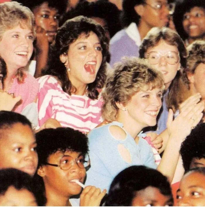 You Never See These Hairstyles Authentically Recreated On TV Shows Set In The 80's