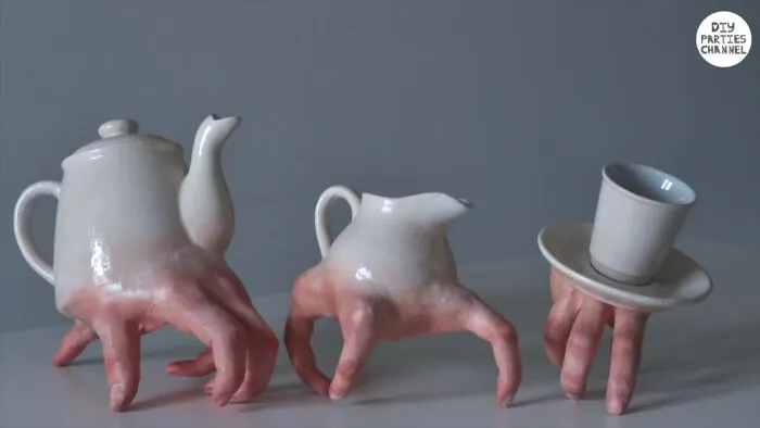 This Hand-Teaset