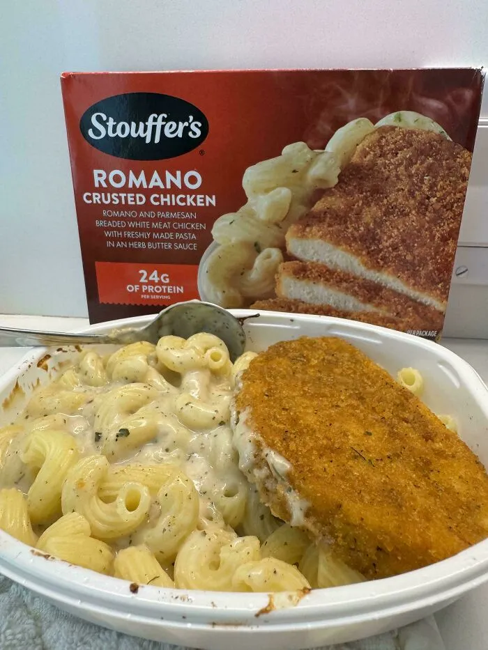 Pollo con costra de queso romano de Stouffer's