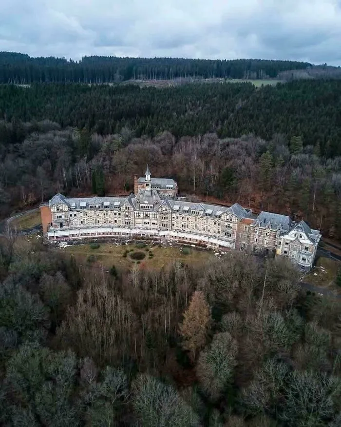 ¡Manicomio abandonado en medio del bosque!