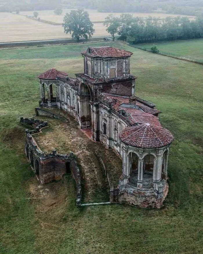 The Hunting House, Castle Of Cignolo Po, Italy