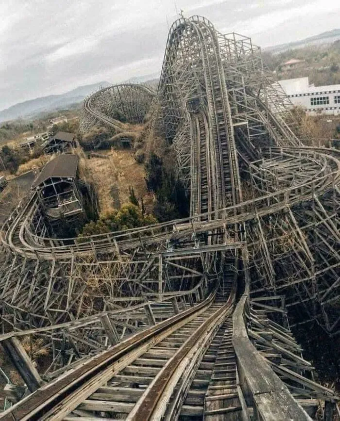 Parque de atracciones abandonado