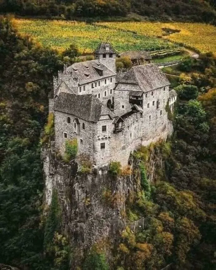 ¡Castillo abandonado en Francia!