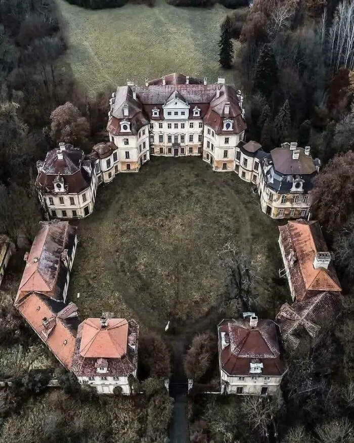 Manoir Vendetta, la mansión abandonada