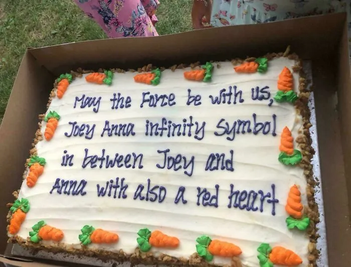 La panadería usó la descripción del pastel demasiado literalmente
