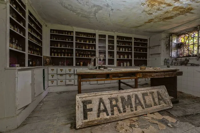 Abandoned Farmacia