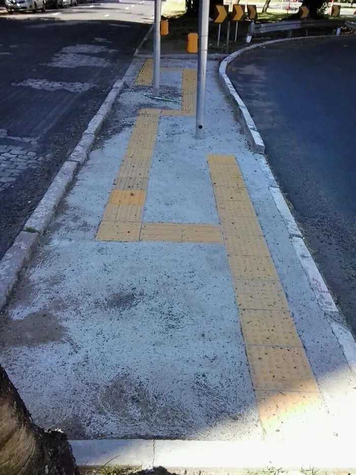Es como un divertido laberinto para invidentes
