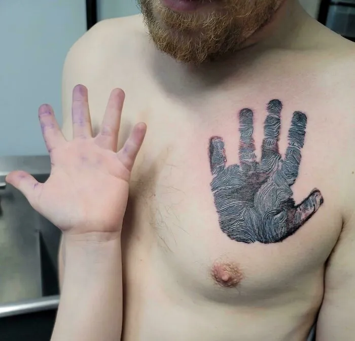 En el estudio de tatuajes de mi barrio