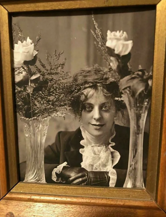 Me dijeron que publicara esta foto de mi tatarabuela aquí porque todos en r/Oldschoolcool piensan que es falsa.