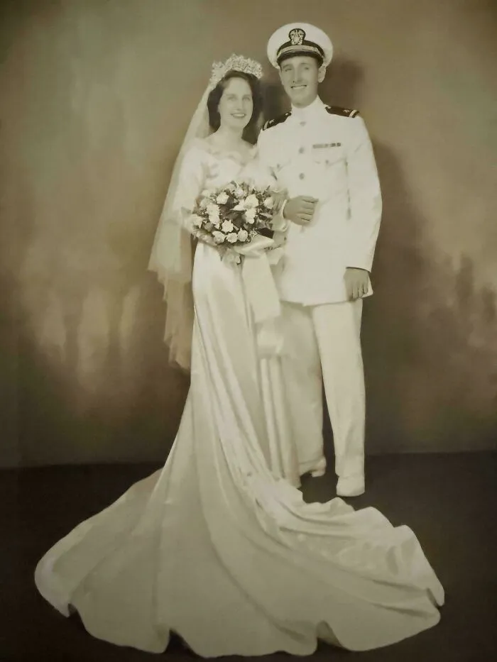 Mis padres se casaron hace 80 años, durante la Segunda Guerra Mundial. Eran una pareja preciosa y los echo de menos todos los días.