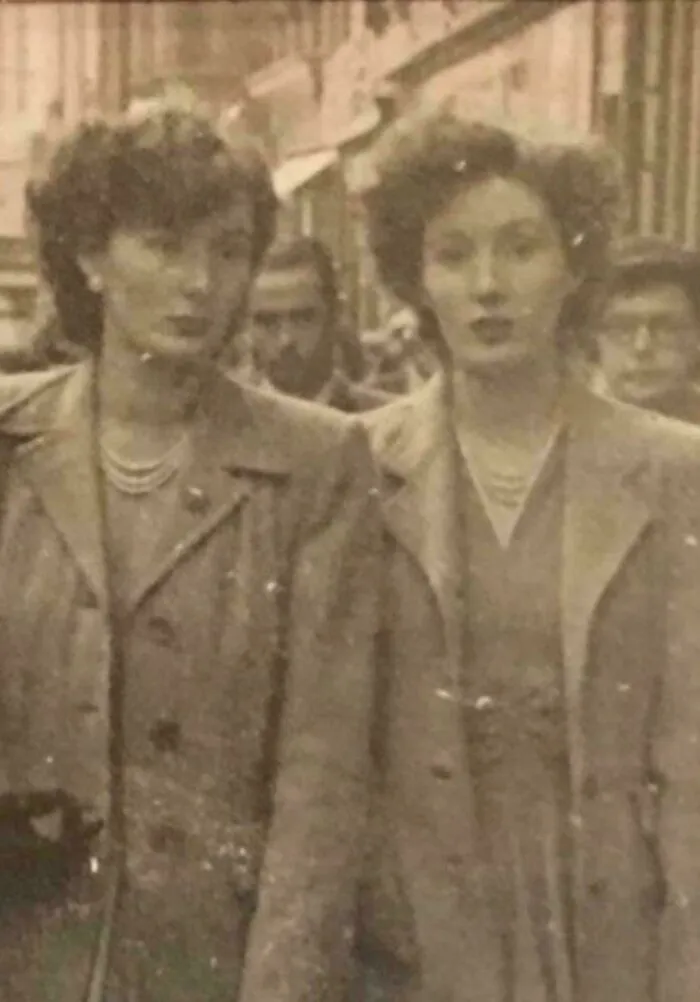 Mi hermosa bisabuela y su hermana gemela en Wishaw, Escocia.