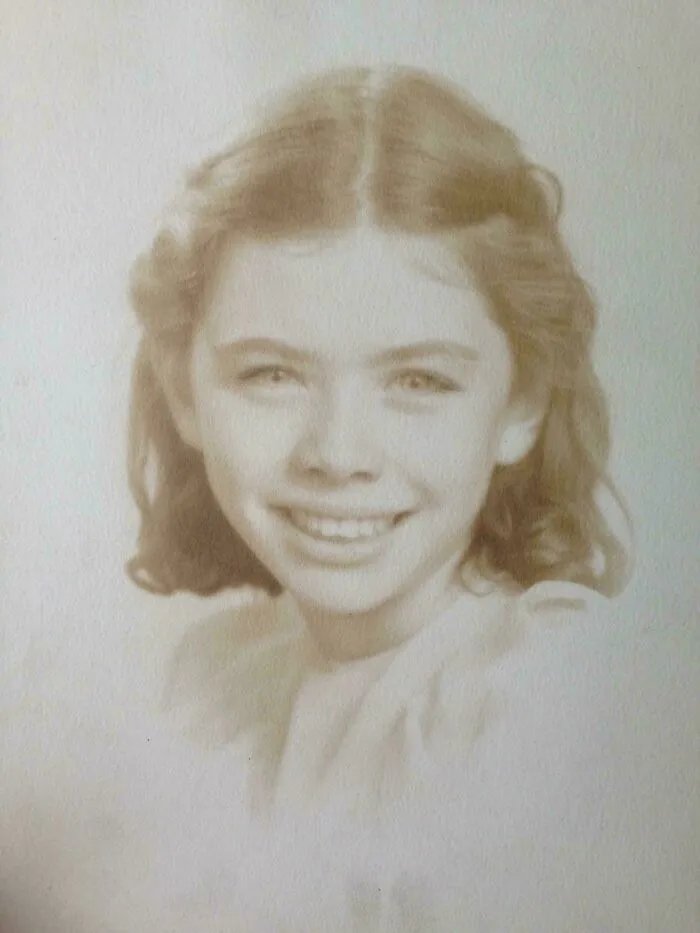 Mi madre a principios de la década de 1930. Hoy tendría 100 años.