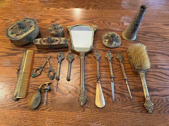 Grandmas Vanity Set