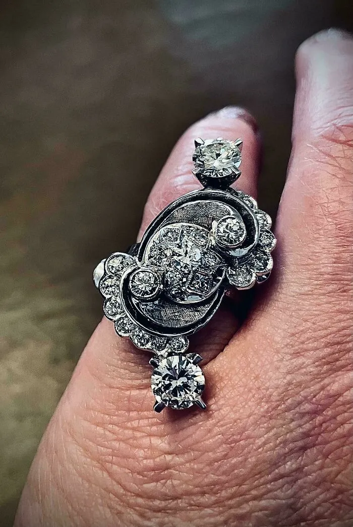 Left Behind (By Previous Owners, Deceased With No Family) At My Parents’ House. Mom Brought It To A Jeweler Who Said It’s Gold With Diamonds. The Two Big Ones Are A Karat Each