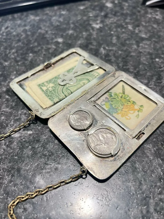 The Coolest Coin Purse Ever! Women’s Wallet/Compact With Spring-Loaded Coin Storage. Found At A Flea Market In The United States!