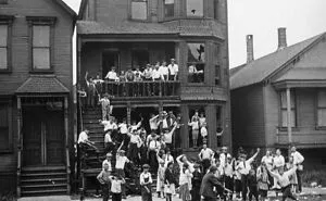 45 Fascinating And Heartbreaking Photos That Don’t Let Us Forget The Past