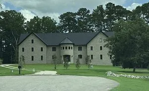 52 Times People Took Inspiration From Mansions But What They’ve Built Was A Version From Temu