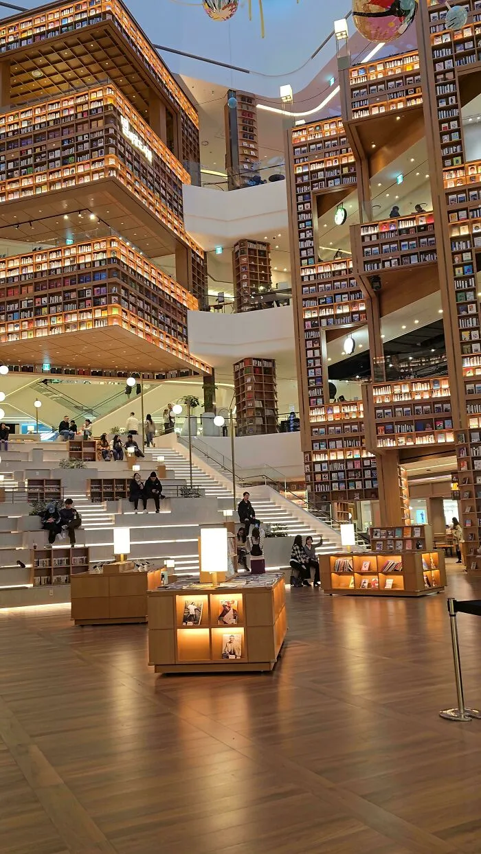 Starfield Library In Suwon,south Korea