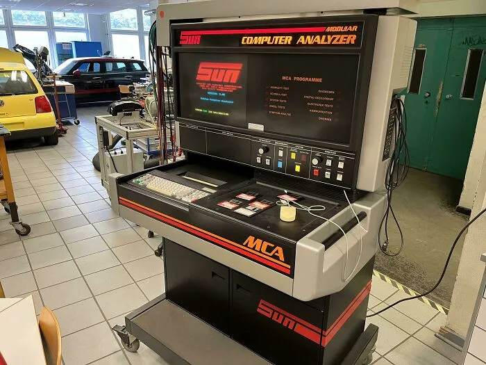 An Ancient Diagnostic Computer, And It Still Works. 1991 As Far As I Can Tell