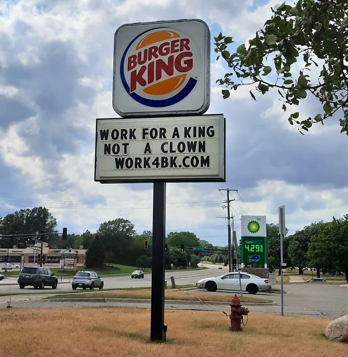 53 Hilariously Bold “Help Wanted” Signs Spotted In The Streets