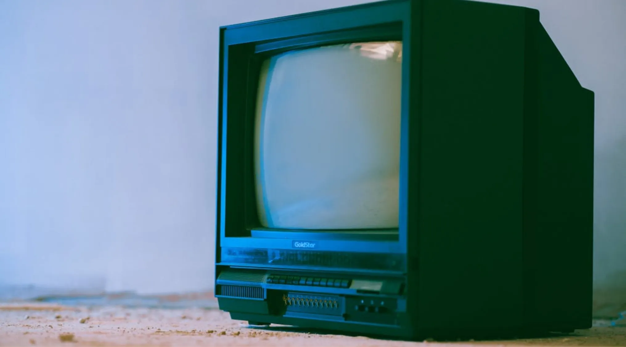 Vintage 70s TV set displaying classic 70s pop culture knowledge quiz about two women sharing an apartment.