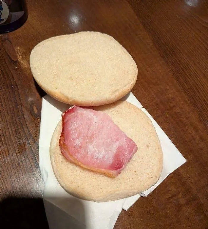 Pagué 5 libras por un bocadillo de beicon en un hotel Hilton del Reino Unido.