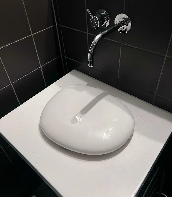 Este “lavabo” en mi habitación de hotel sueca