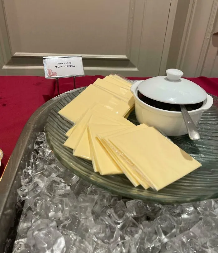 Tabla de quesos variados en el hotel donde me alojo