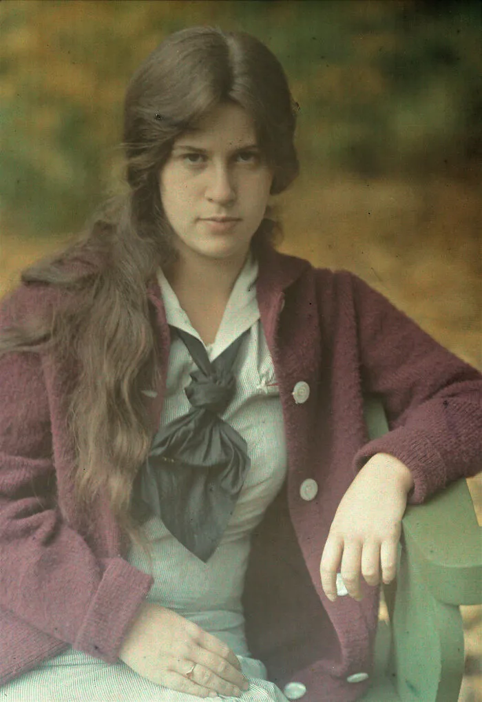Autochrome Shot Of A Young Lady Looking At The Viewer, Circa 1910s