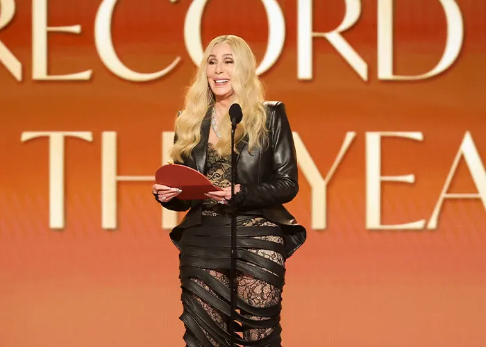 Cher’s Masterclass On How Not To Present An Award 