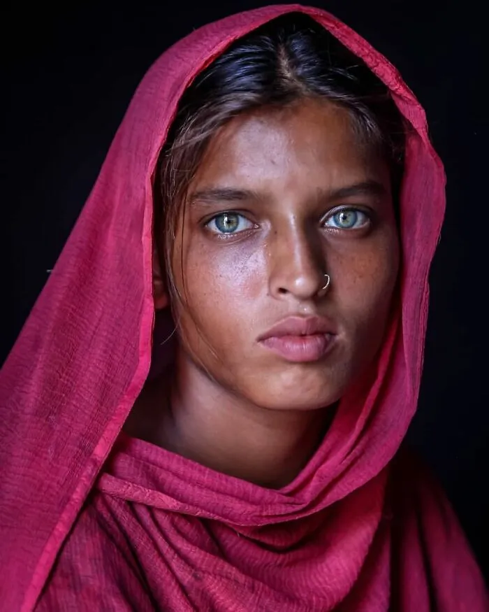 21 Powerful Portraits By Mou Ayesha Showcasing Rare Light Eyes In Bangladesh