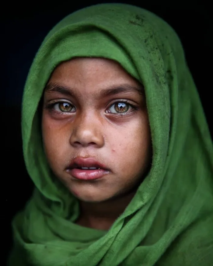 21 Powerful Portraits By Mou Ayesha Showcasing Rare Light Eyes In Bangladesh