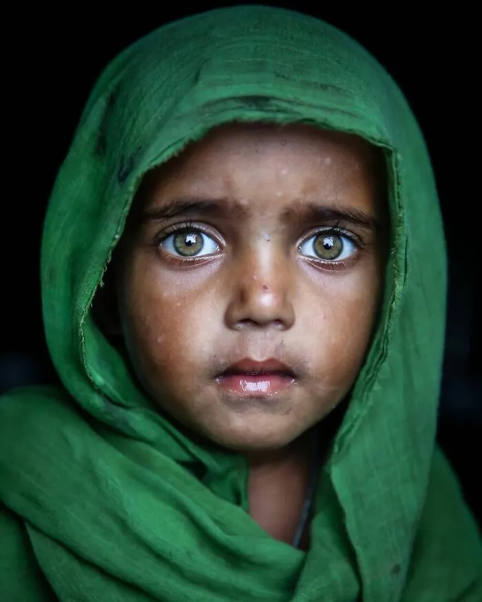 21 Powerful Portraits By Mou Ayesha Showcasing Rare Light Eyes In Bangladesh