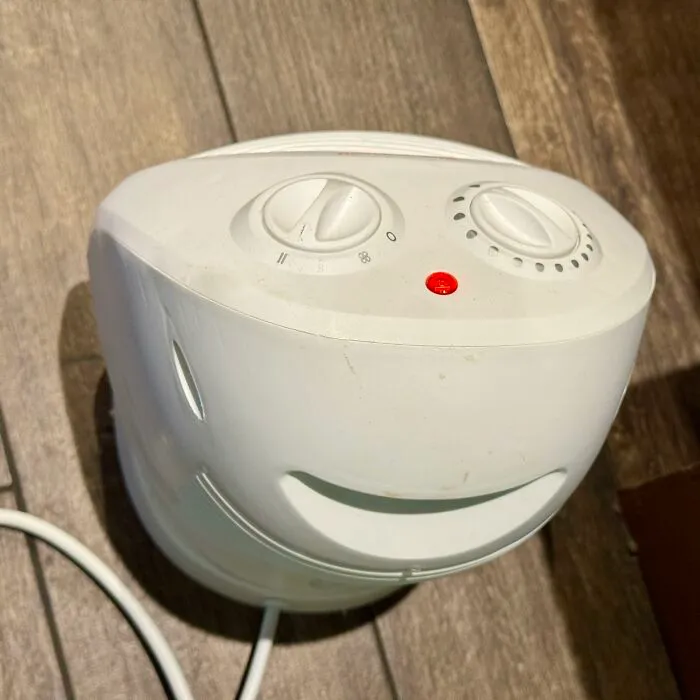 Whilst Enjoying A Coffee At My Local Cafe …..looked Down At The Heater On The Floor Next To Me