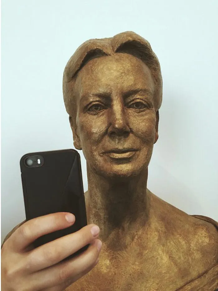 17 Museum Portraits That Look Like They’re Mid-Selfie As Shared On This Page