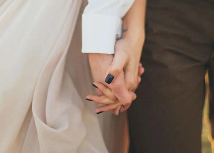 35 People Who Had A Deal To Get Married To Their Friends If They Were Single By 30 Share What Happened