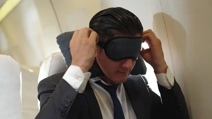 “Saved Me On An 8 Hour Flight”: 36 Genius Plane Hacks From People Who Basically Live In The Sky