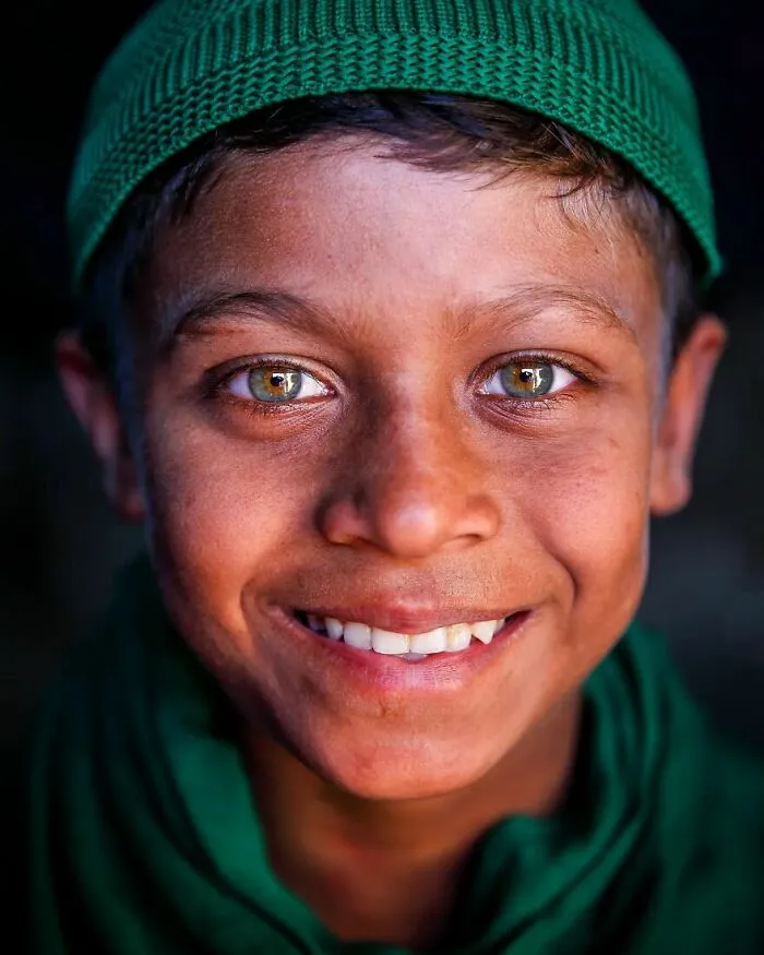21 Powerful Portraits By Mou Ayesha Showcasing Rare Light Eyes In Bangladesh
