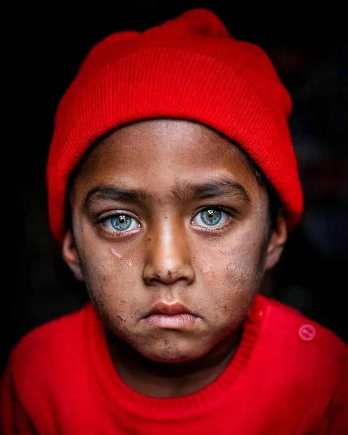 21 Powerful Portraits By Mou Ayesha Showcasing Rare Light Eyes In Bangladesh
