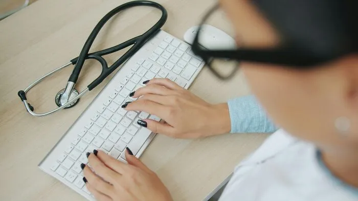 21 Médicos comparten historias sobre sus pacientes antivacunas